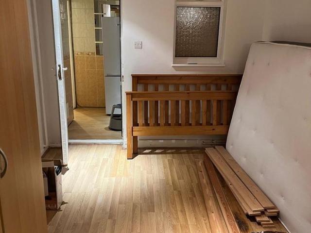 Apartment for rent in Thames View, Greater London