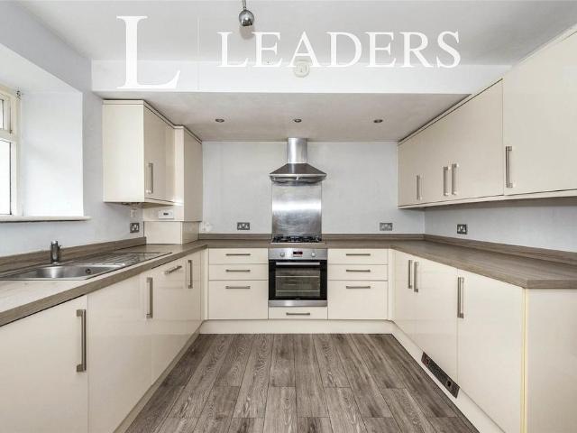 Flat for rent in Red Hill, Surrey