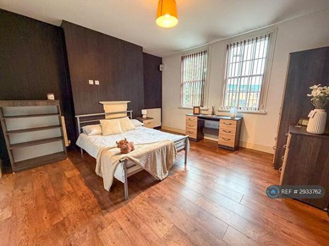 Apartment for rent in West End, Old Wharf