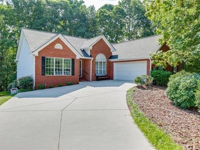 House for sale in Flowery Branch, Georgia
