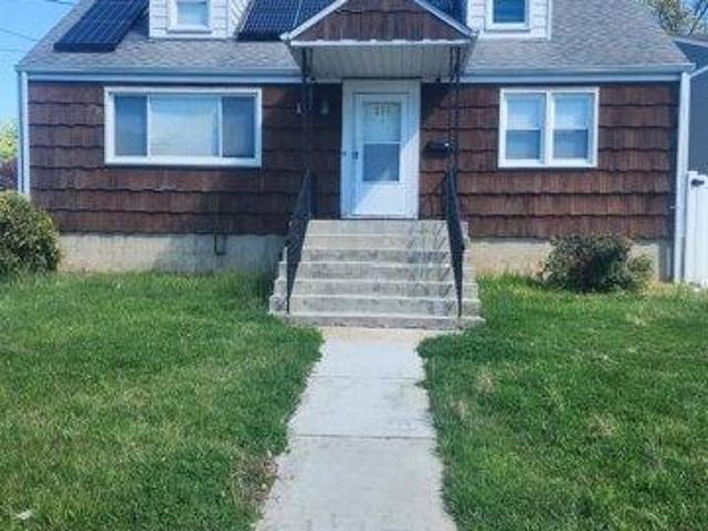 House for sale in Avenel, New Jersey