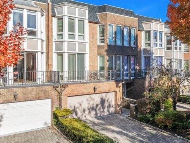 House for sale in Fort Lee, New Jersey