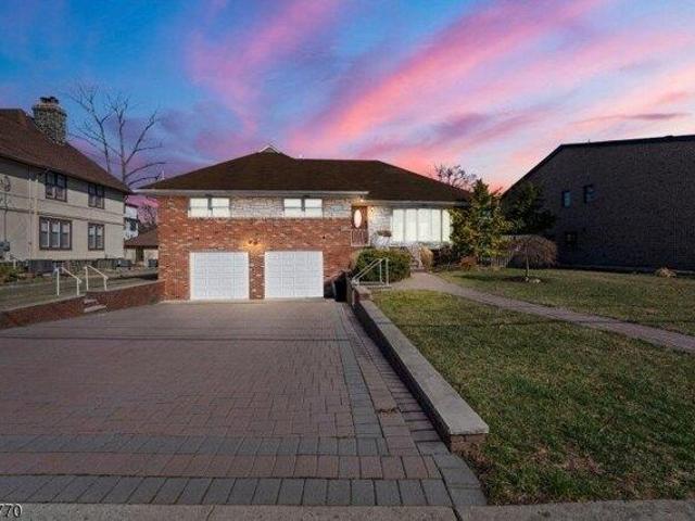 House for sale in Fort Lee, New Jersey