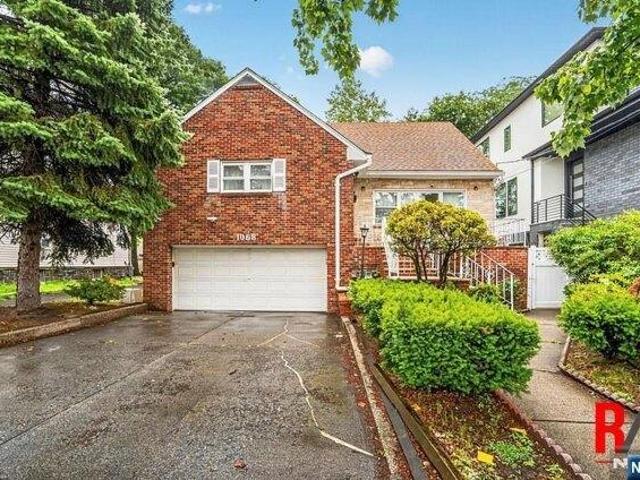 House for sale in Fort Lee, New Jersey