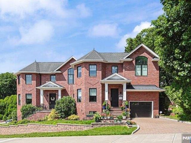 Condo for sale in Fort Lee, New Jersey