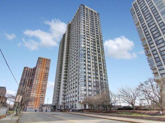 Condo for sale in Fort Lee, New Jersey