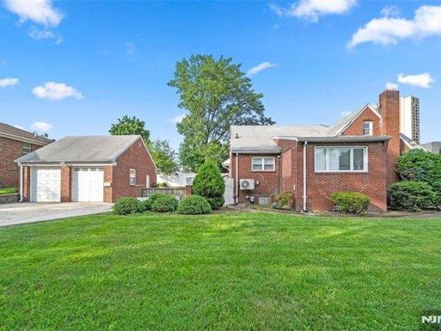 House for sale in Fort Lee, New Jersey
