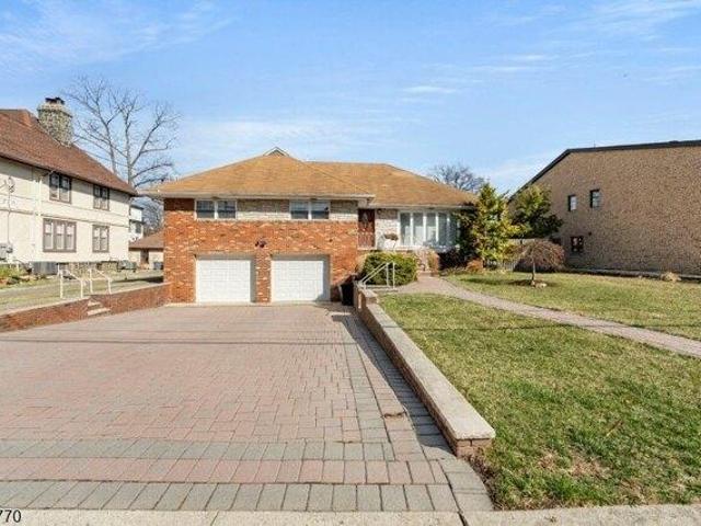 House for sale in Fort Lee, New Jersey