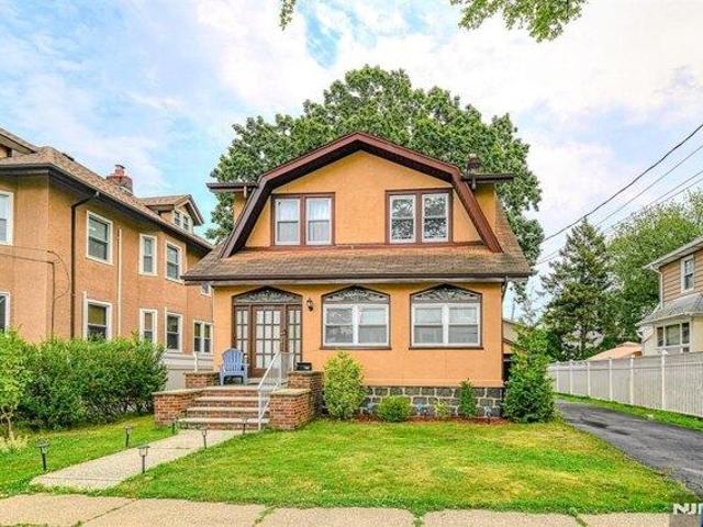 House for sale in Fort Lee, New Jersey
