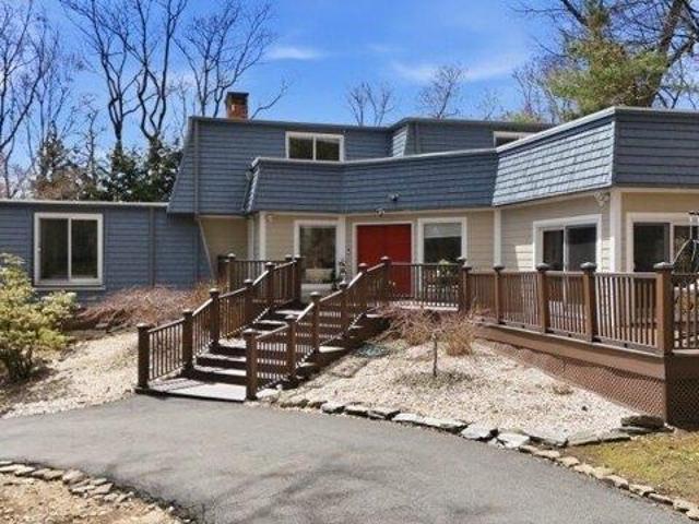 House for sale in Franklin Lakes, New Jersey