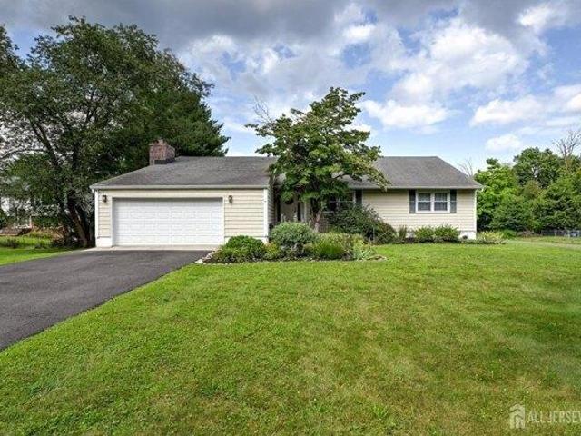 House for sale in Kendall Park, New Jersey