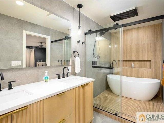 House for sale in Kendall Park, New Jersey