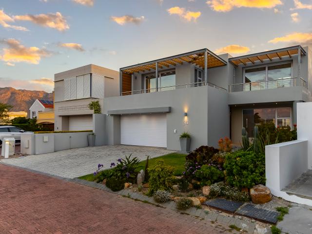 House for rent in Robben Island Village, City of Cape Town