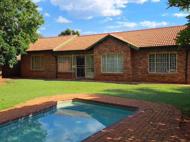 Room for rent in Waterkloof, Gauteng