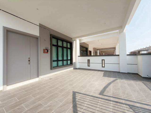 Terraced House for sale in Malaka