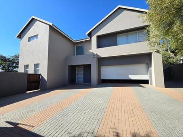 House for rent in Waterkloof, Gauteng