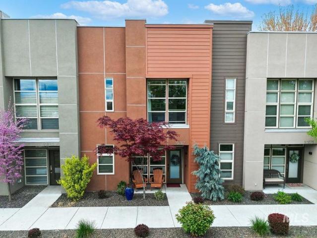 Townhouse for sale in Garden City