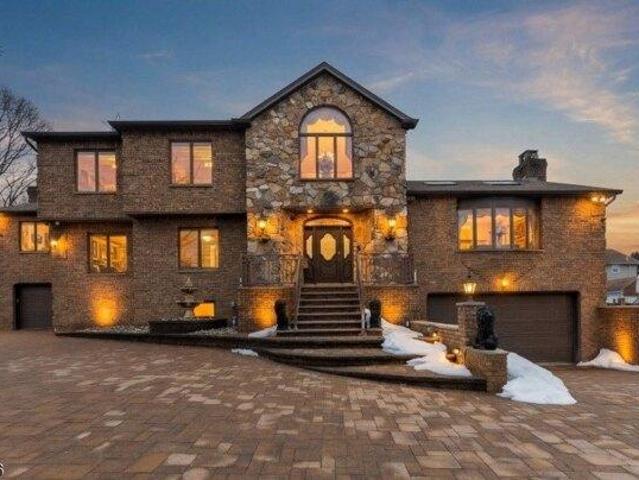 House for sale in Elmwood Park, New Jersey