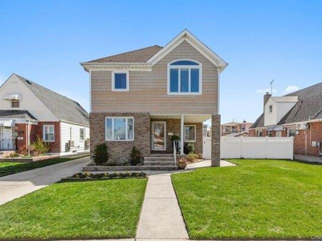 House for sale in Queens, Arverne