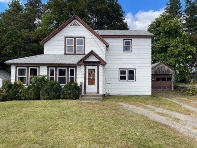 House for sale in Farnumsville, Grafton