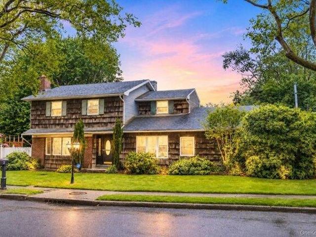 House for sale in Huntington, New York
