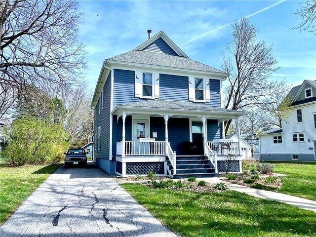 House for sale in Grinnell, Iowa
