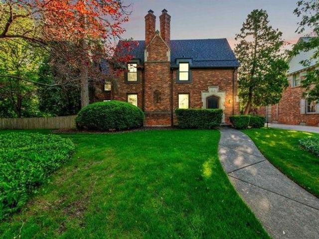 House for sale in Grosse Pointe