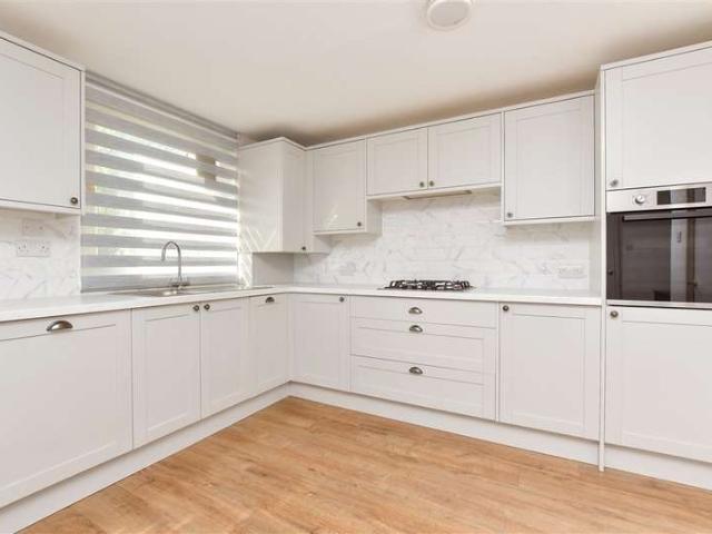 Flat for sale in Wallington, Greater London