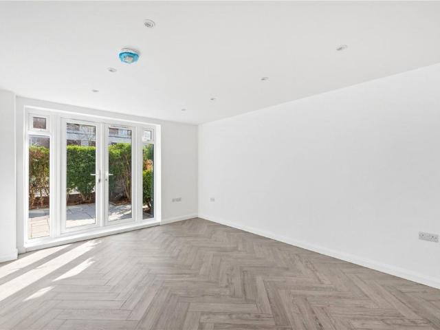 Flat for sale in Haggerston, Greater London