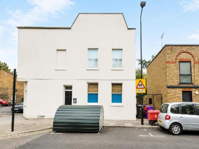 Flat for sale in Stepney, Greater London