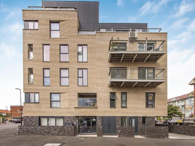 Flat for sale in West Ham, Greater London