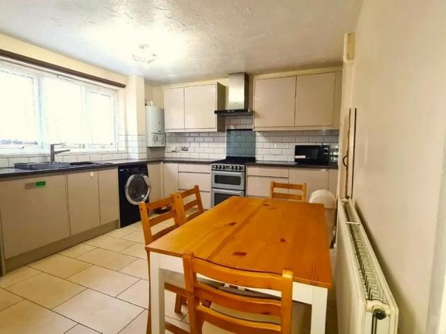 Flat for rent in Maryland, Greater London