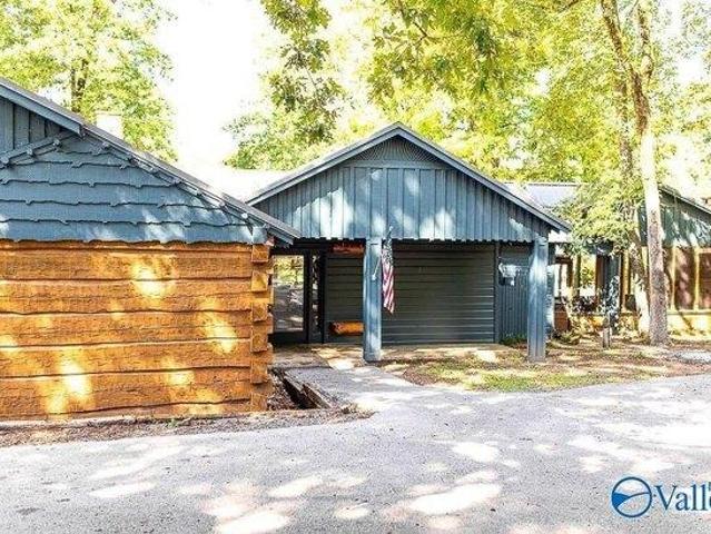 House for sale in Guntersville, Alabama