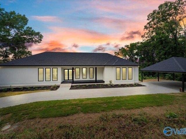 House for sale in Guntersville, Alabama