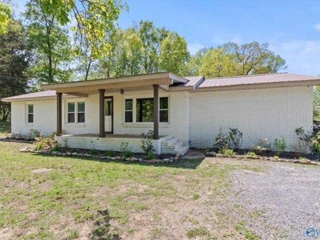House for sale in Guntersville, Alabama