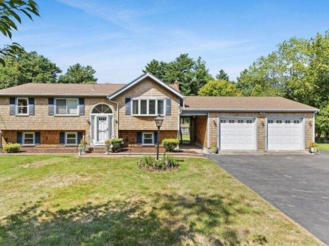 House for sale in Hanson, Massachusetts