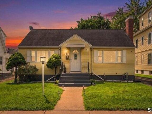 House for sale in South End, Hartford