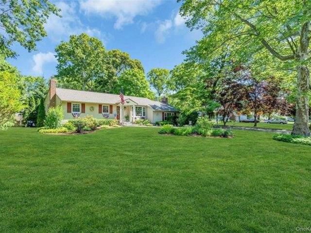 House for sale in Smithtown, New York