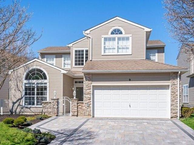 House for sale in Hauppauge House for sale in Hauppauge