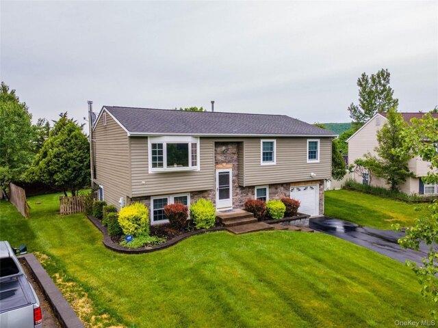 House for sale in Highland Mills, New York