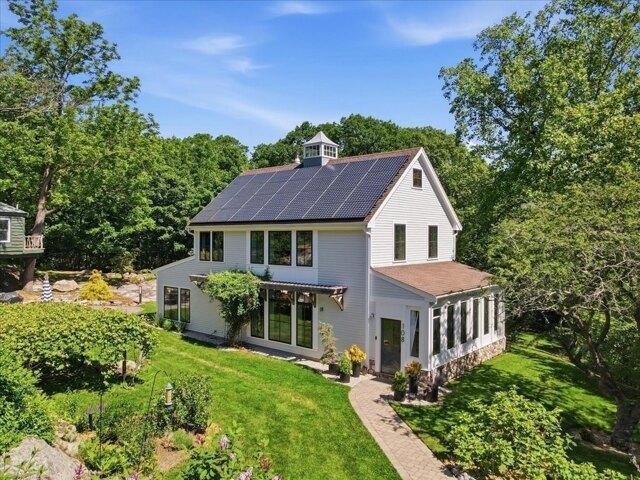 House for sale in Hingham Center, Hingham
