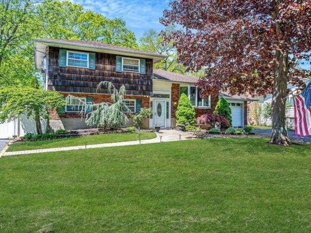 House for sale in Holtsville House for sale in Holtsville