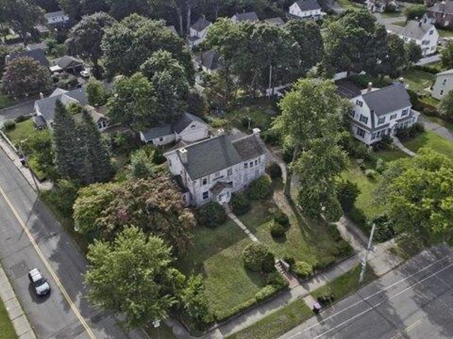 House for sale in Oakdale, Holyoke