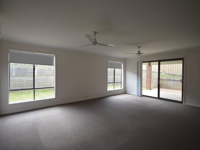 House for rent in Churchill, Victoria