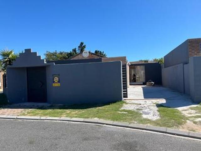 House for sale in Goodwood, Western Cape