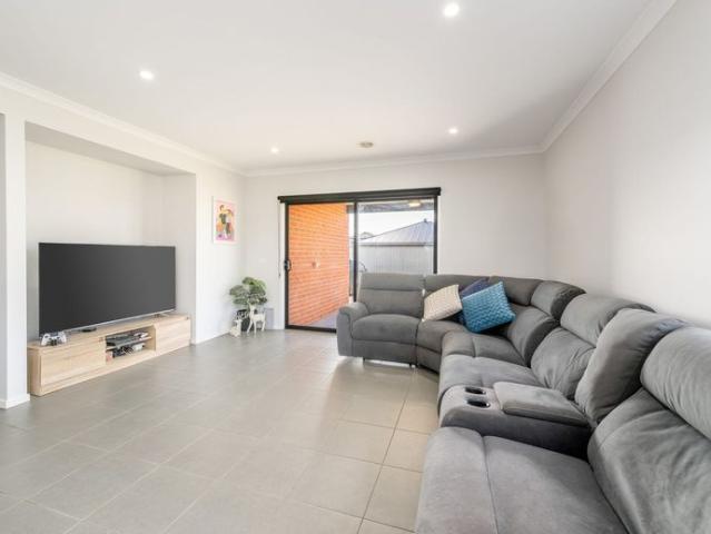 House for rent in Kialla, Victoria