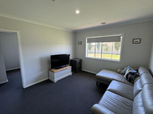 House for rent in Kialla, Victoria
