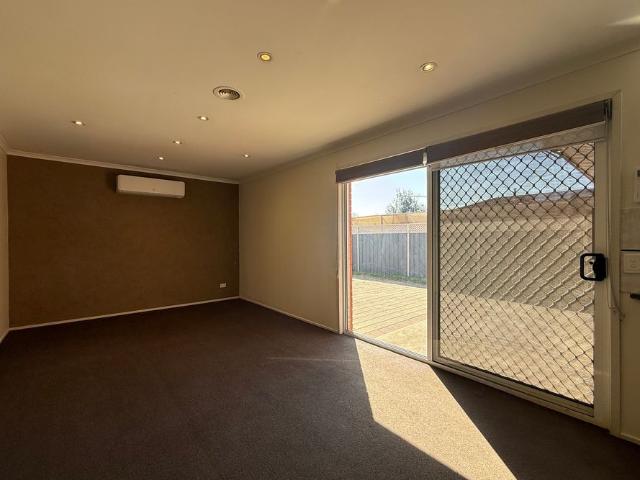 House for rent in Hillside, Melbourne