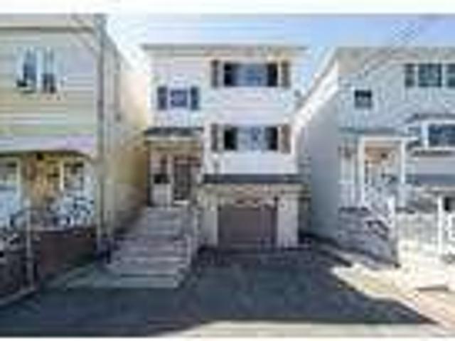 House for rent in Bayonne