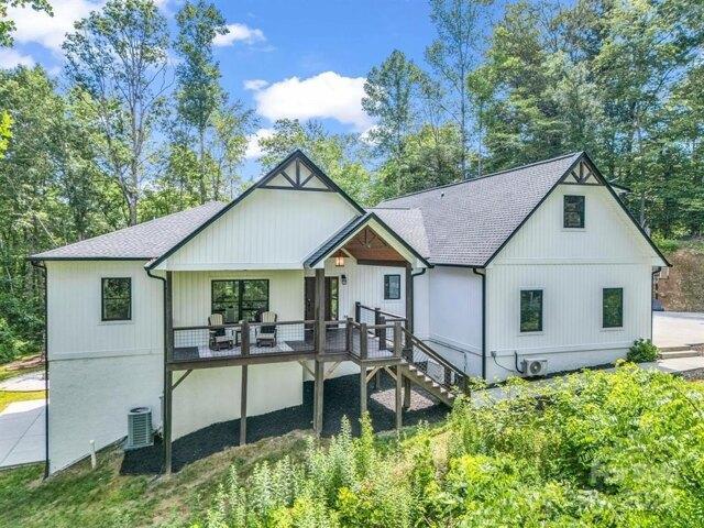 House for sale in Horse Shoe, North Carolina